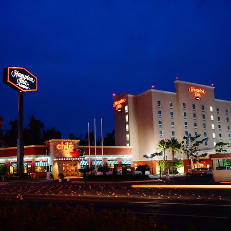 Hampton Inn By Hilton Guadalajara-Aeropuerto Las Pintas Kültér fotó