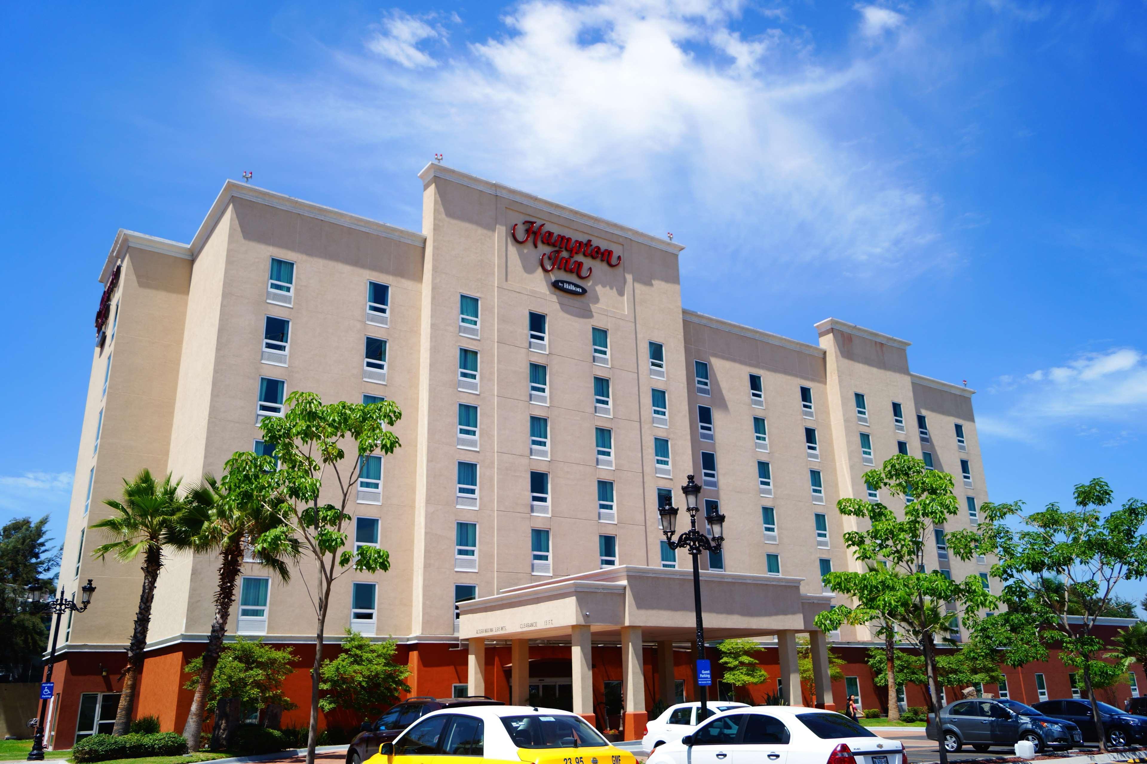 Hampton Inn By Hilton Guadalajara-Aeropuerto Las Pintas Kültér fotó
