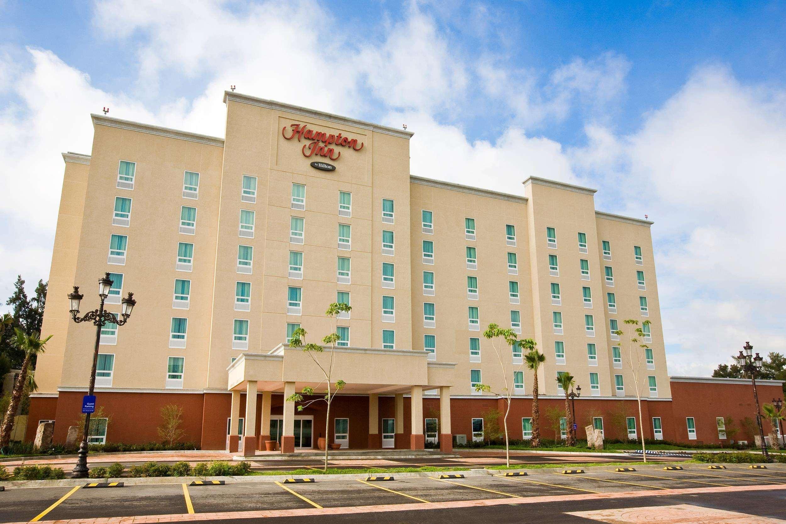 Hampton Inn By Hilton Guadalajara-Aeropuerto Las Pintas Kültér fotó