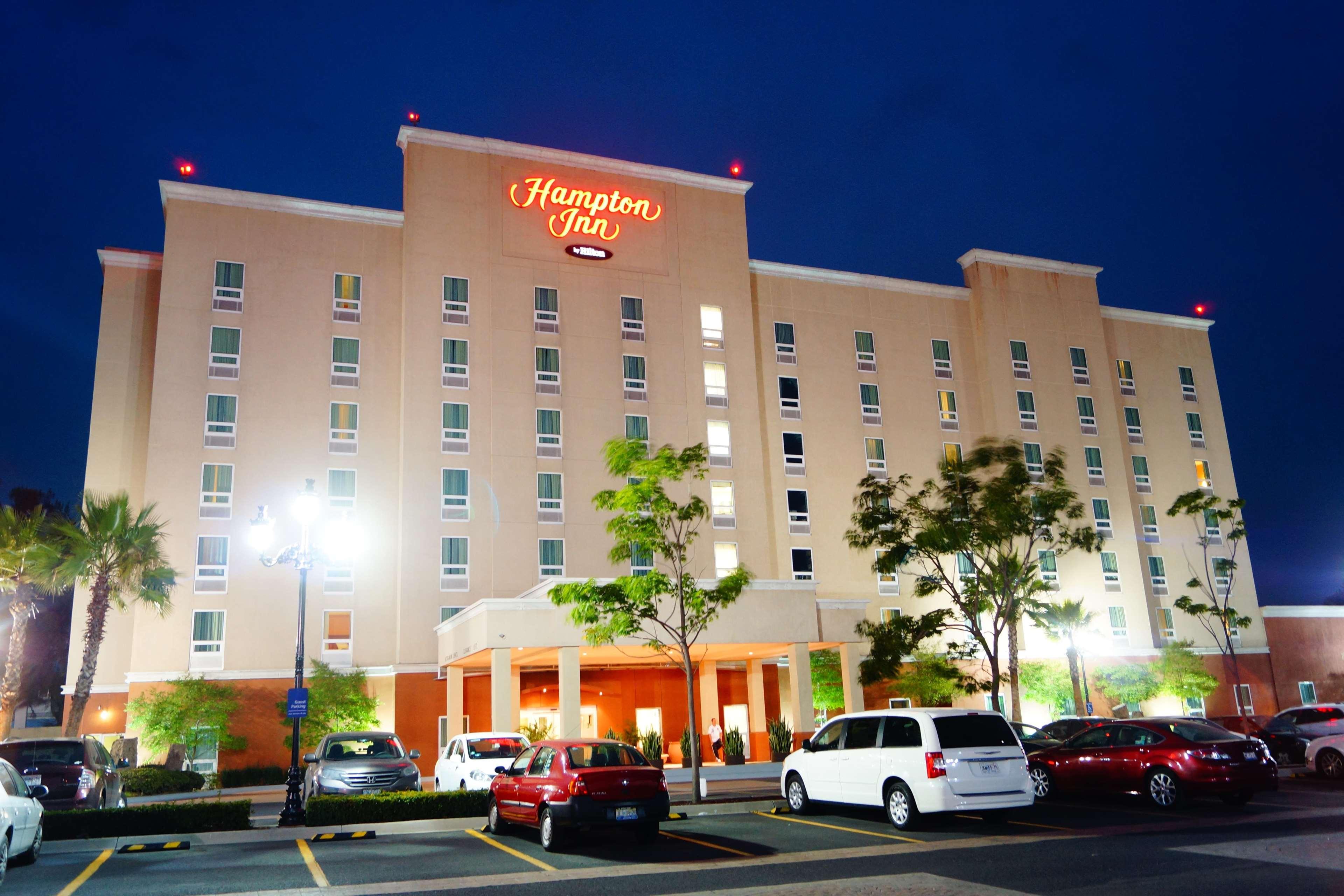 Hampton Inn By Hilton Guadalajara-Aeropuerto Las Pintas Kültér fotó