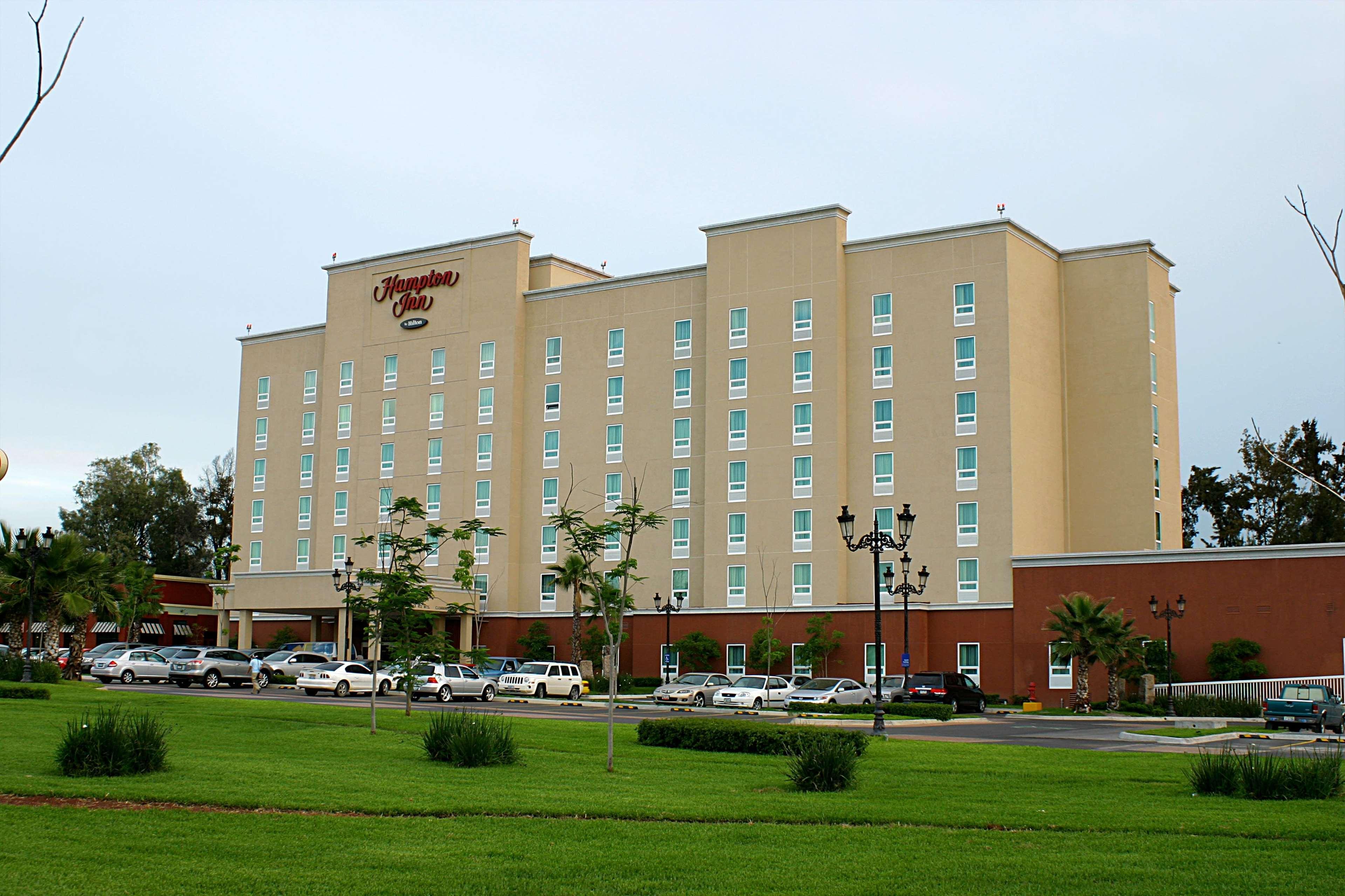 Hampton Inn By Hilton Guadalajara-Aeropuerto Las Pintas Kültér fotó